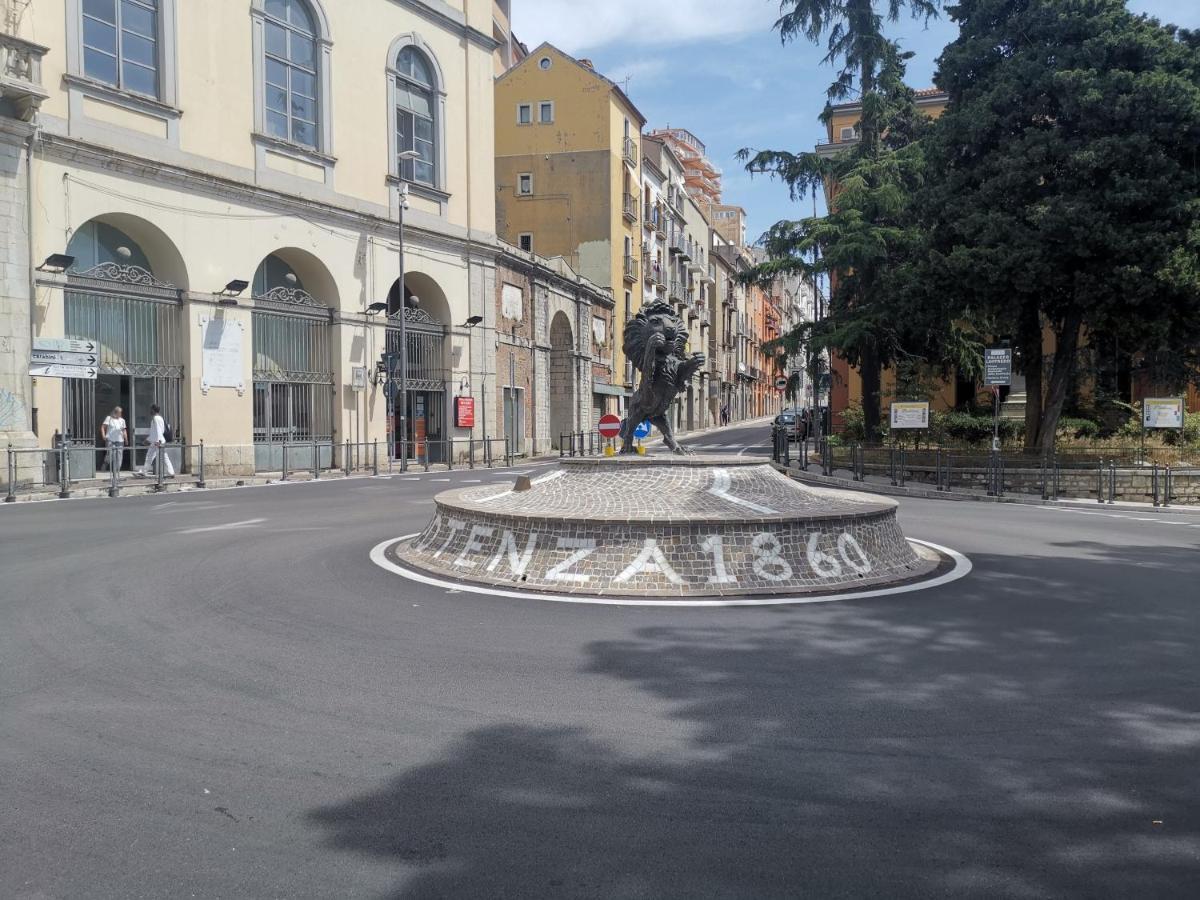 Essential Room & Parking In Centro Citta Con Parcheggio Privato E Wifi Potenza Eksteriør bilde