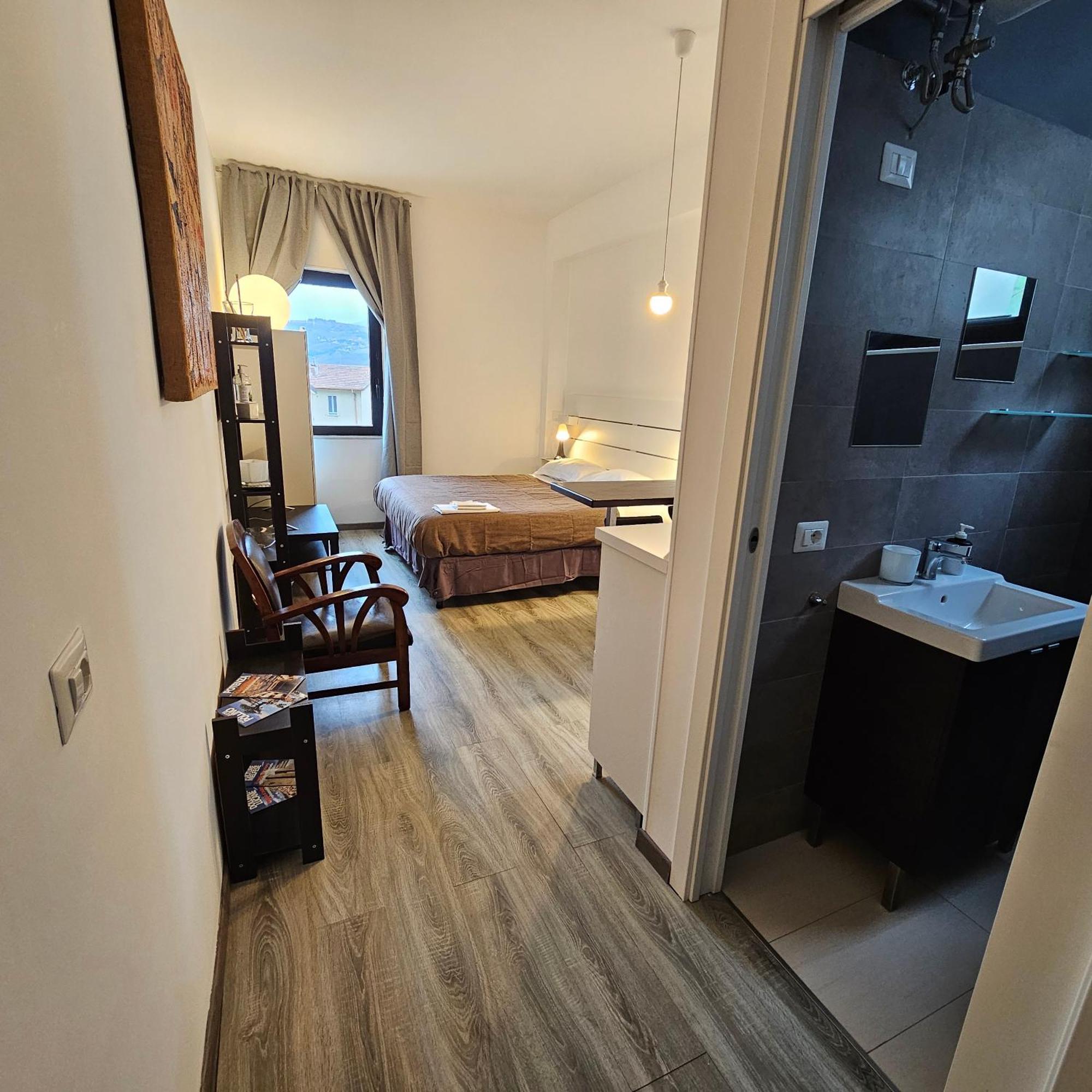 Room & Parking In Centro Citta Con Parcheggio Privato E Wifi Potenza Eksteriør bilde