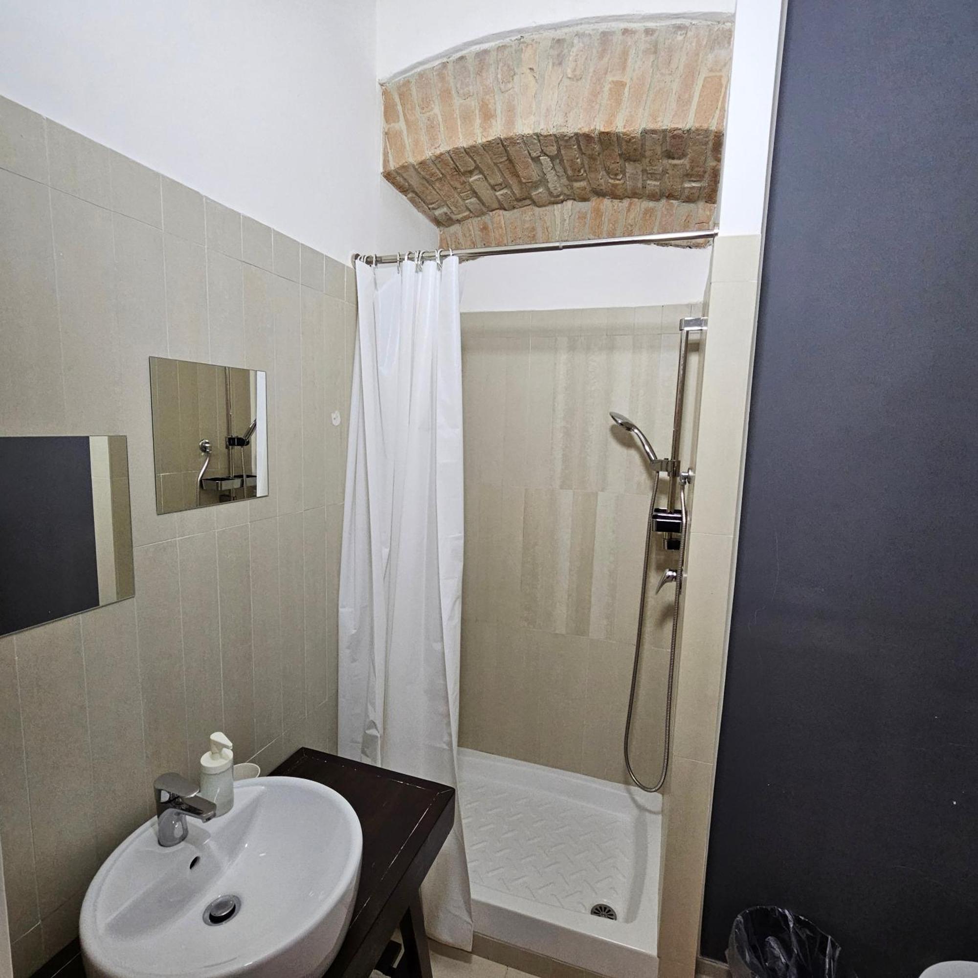 Room & Parking In Centro Citta Con Parcheggio Privato E Wifi Potenza Eksteriør bilde