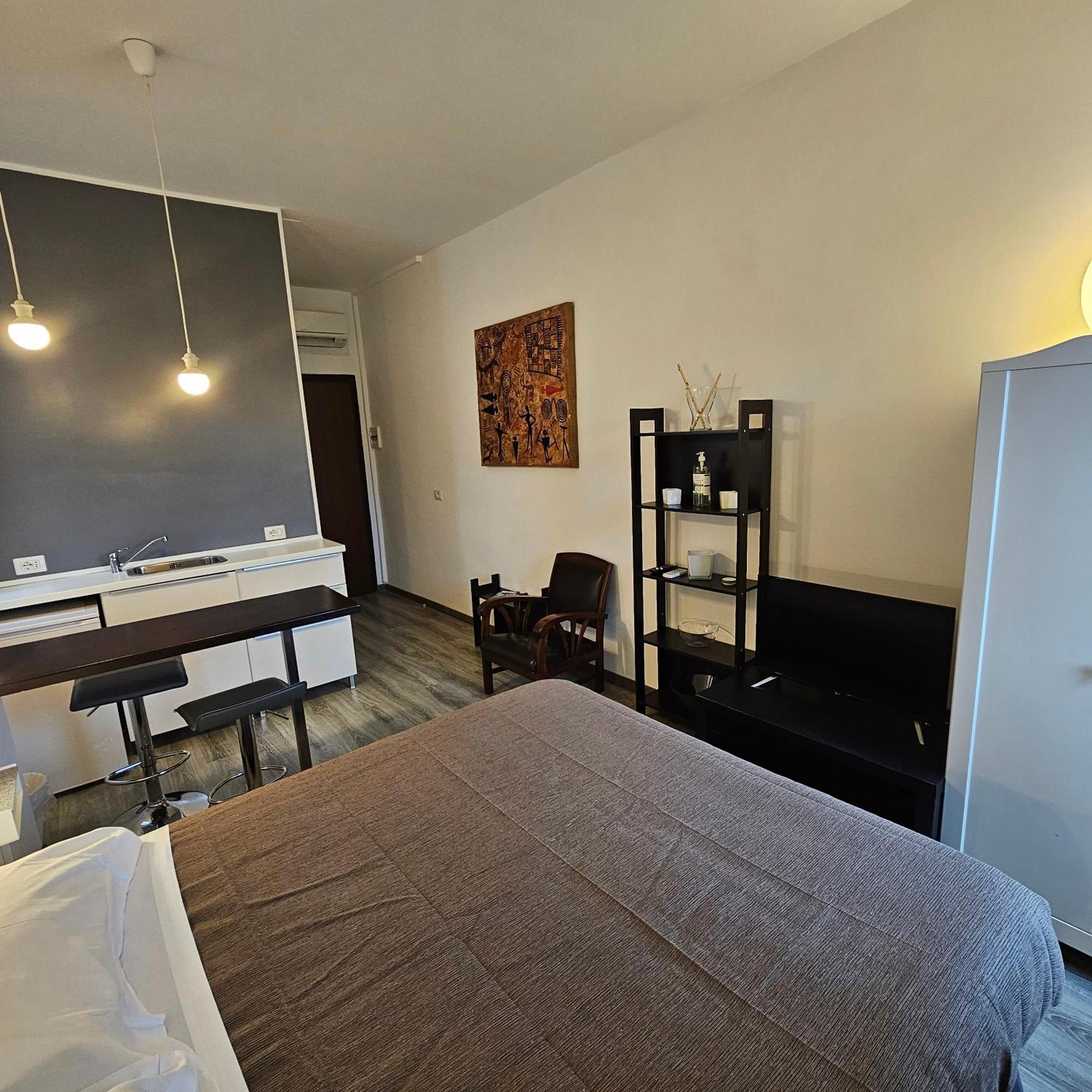 Room & Parking In Centro Citta Con Parcheggio Privato E Wifi Potenza Eksteriør bilde
