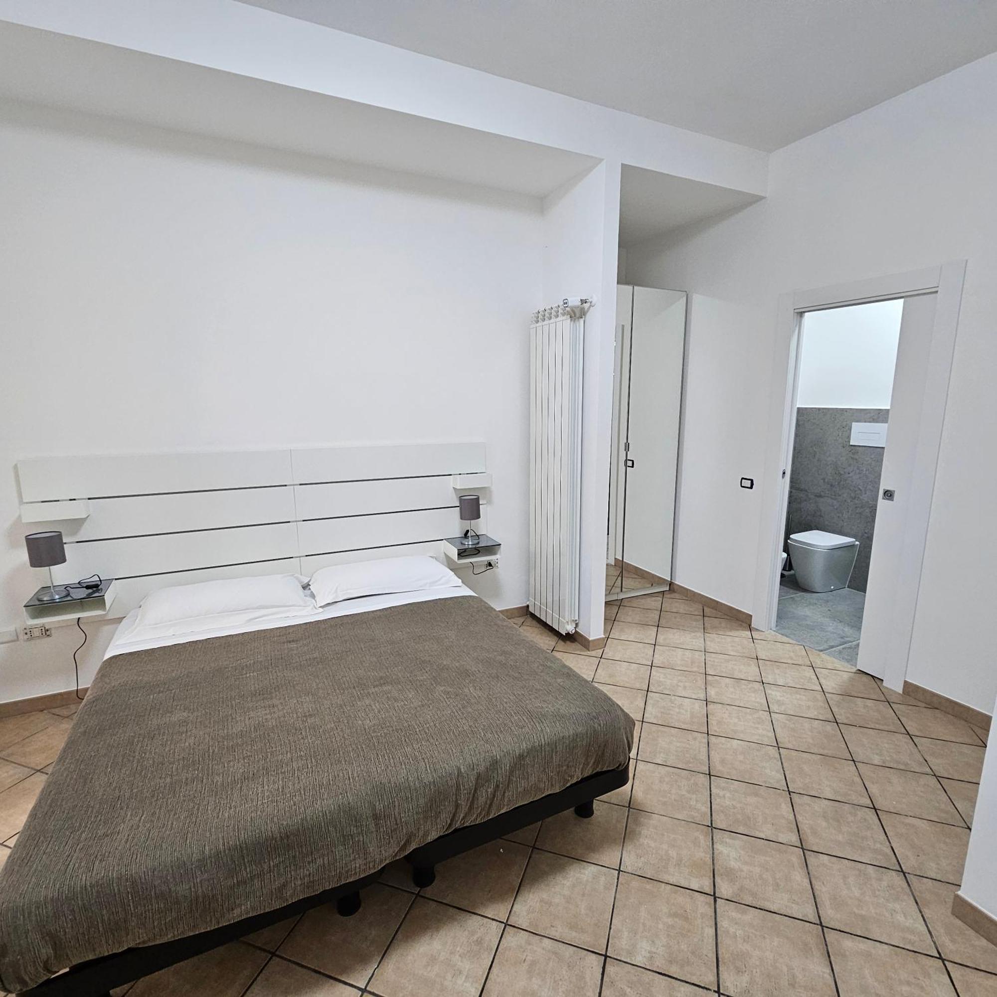 Essential Room & Parking In Centro Citta Con Parcheggio Privato E Wifi Potenza Rom bilde