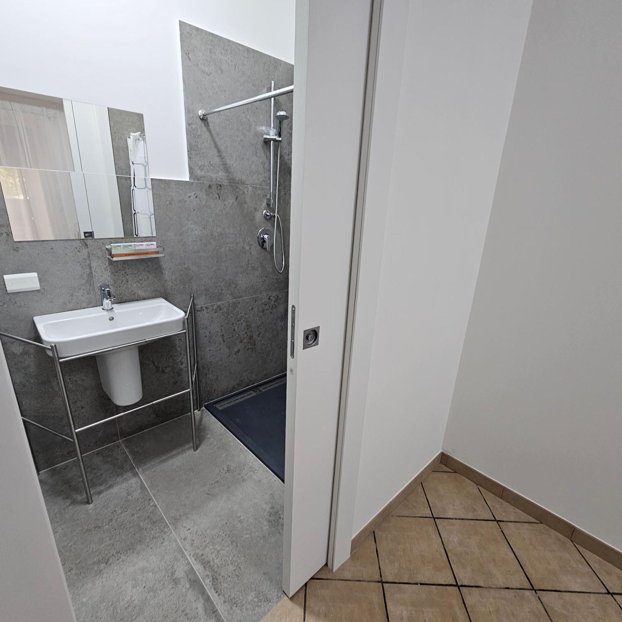 Room & Parking In Centro Citta Con Parcheggio Privato E Wifi Potenza Eksteriør bilde