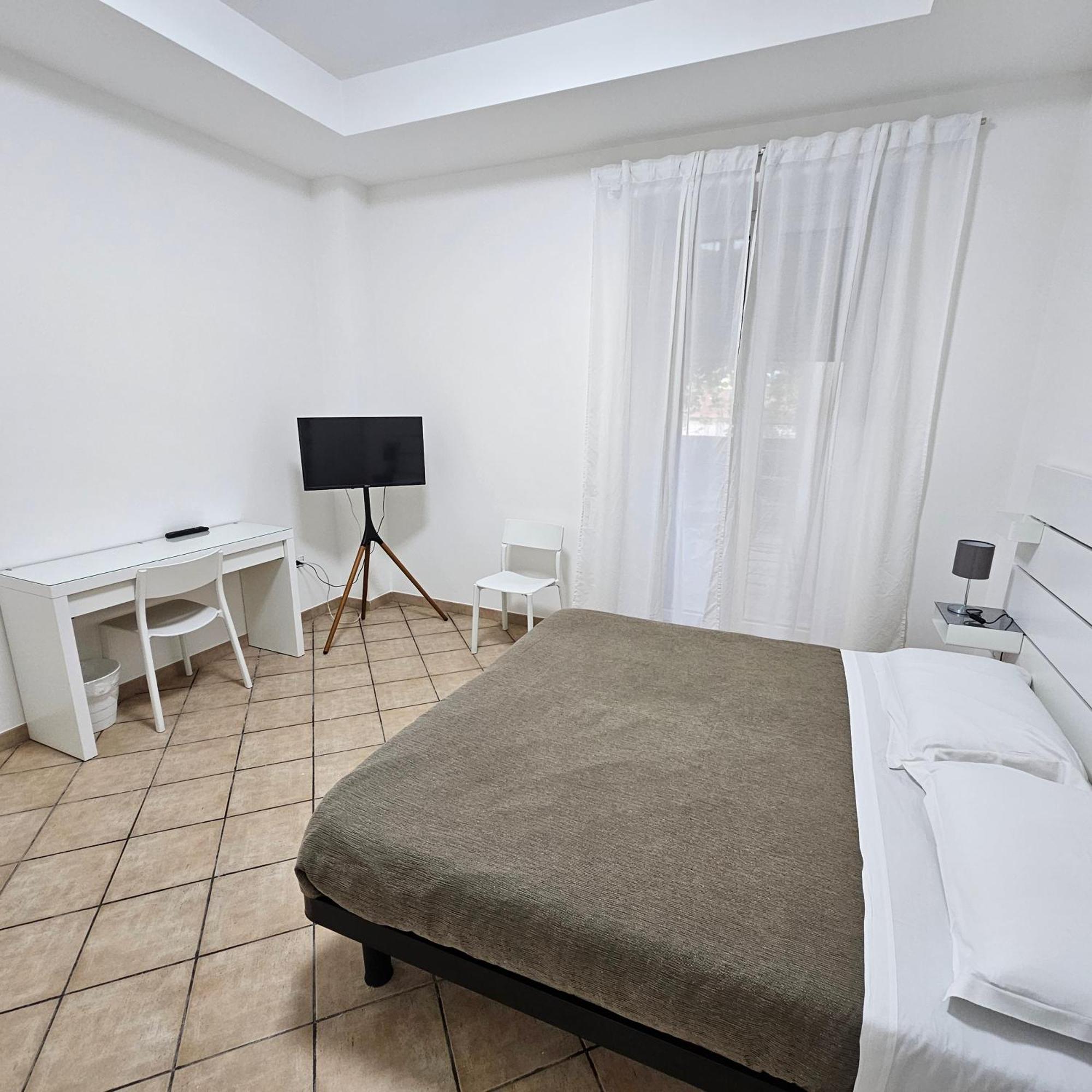 Room & Parking In Centro Citta Con Parcheggio Privato E Wifi Potenza Eksteriør bilde