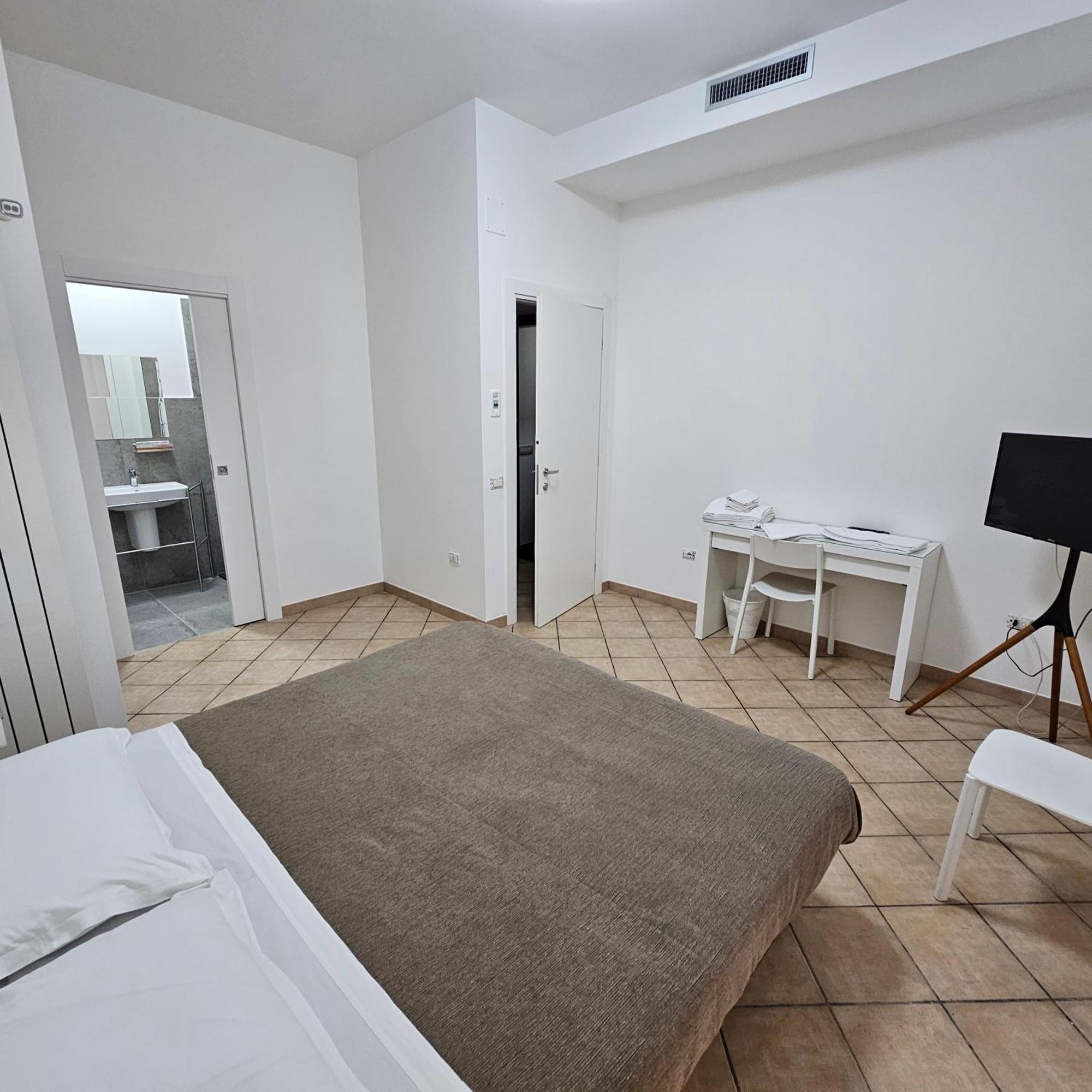 Room & Parking In Centro Citta Con Parcheggio Privato E Wifi Potenza Eksteriør bilde