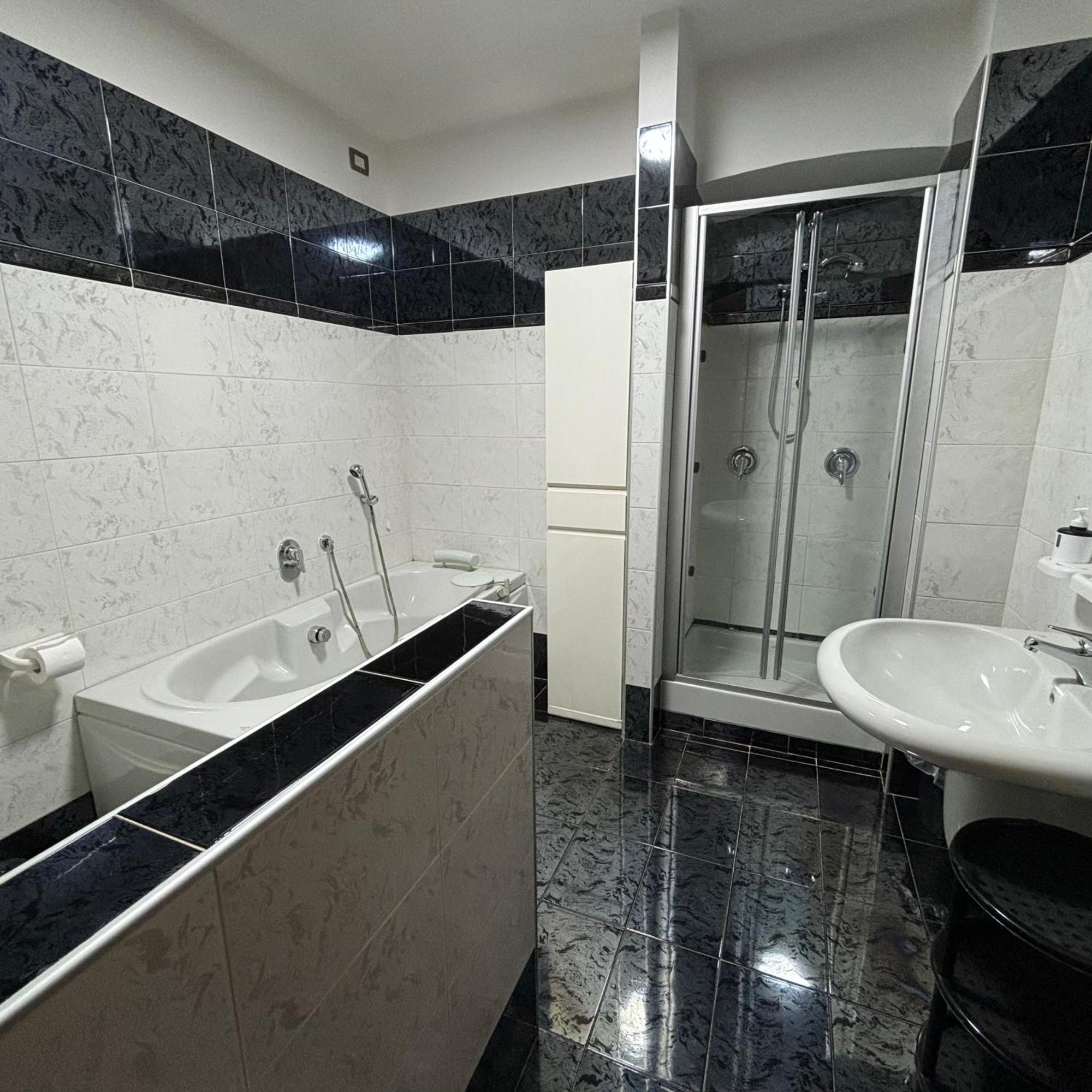 Room & Parking In Centro Citta Con Parcheggio Privato E Wifi Potenza Eksteriør bilde