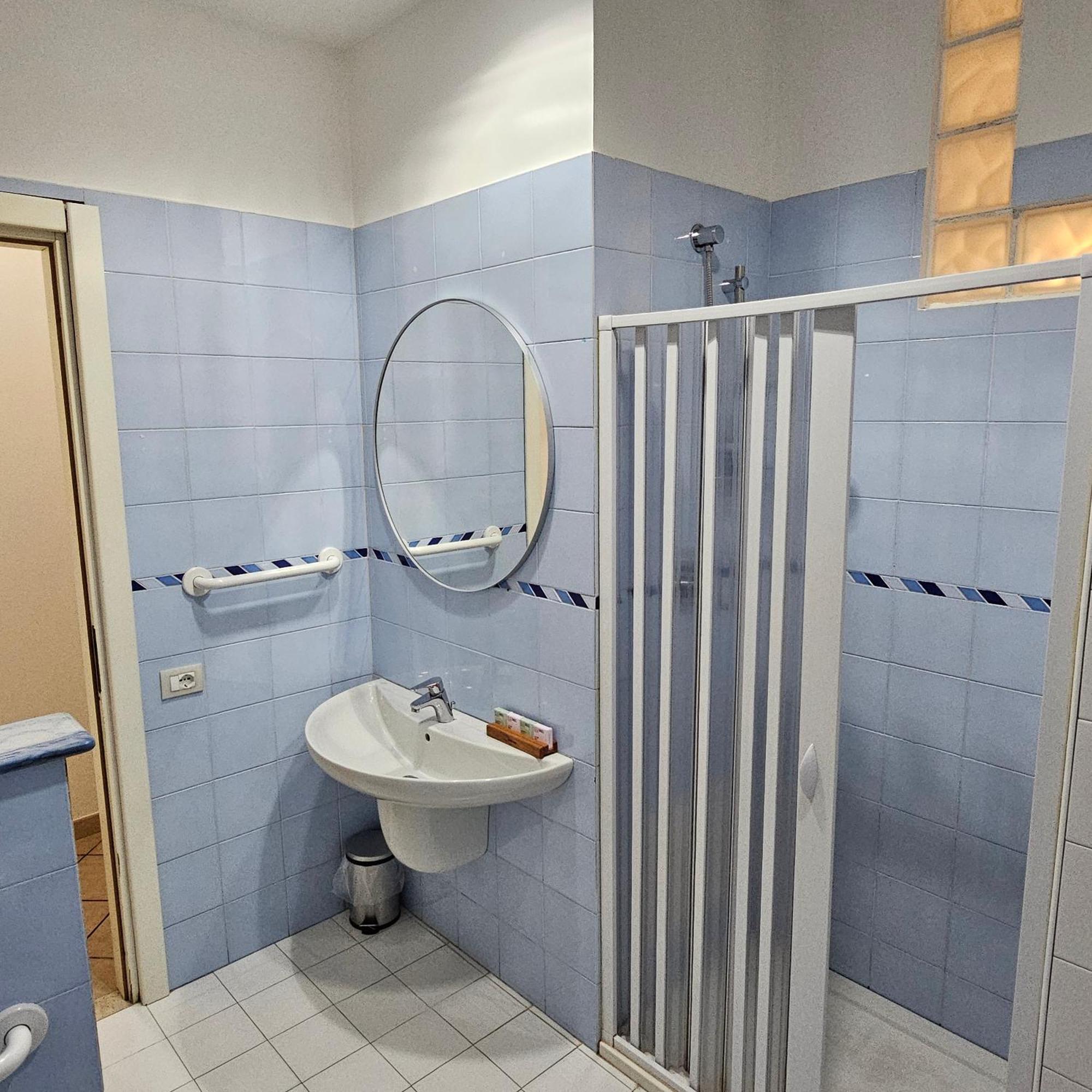 Room & Parking In Centro Citta Con Parcheggio Privato E Wifi Potenza Rom bilde